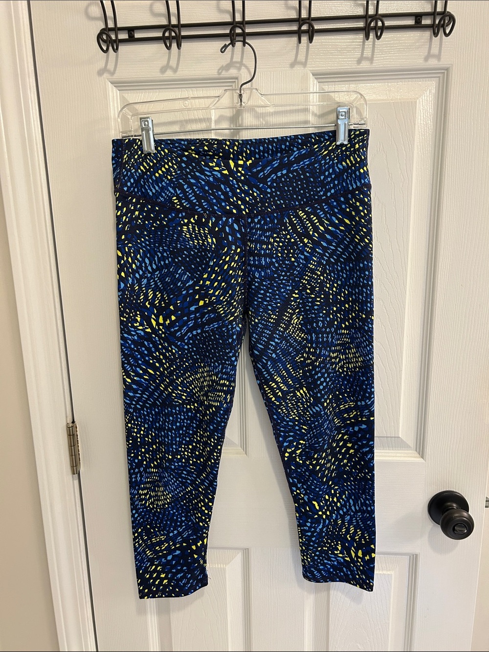 Women’s Fabletics Capri Leggings in Navy & Yellow